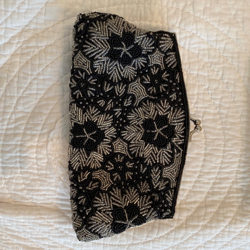 Womens evening bag.. in great condition!